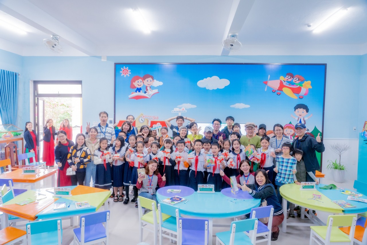 Zhishan Foundation trao học bổng cho học sinh nghèo vượt khó tại