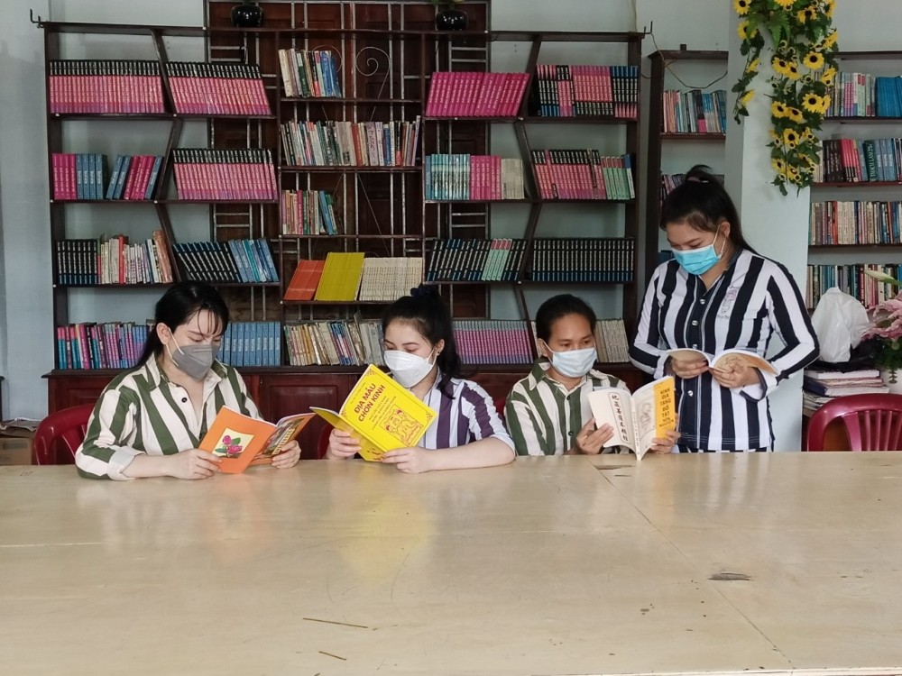 Người bị tạm giữ, tạm giam được sử dụng kinh sách để phục vụ nhu cầu sinh hoạt tín ngưỡng, tôn giáo