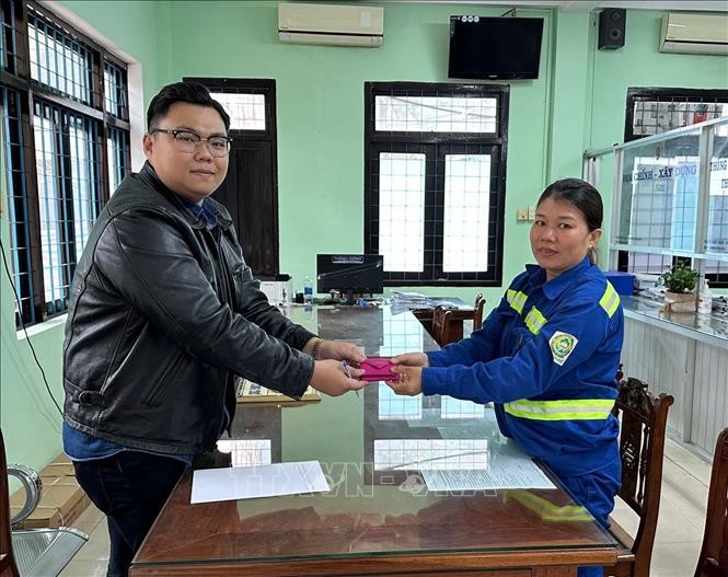 Hỗ trợ du khách quốc tế tìm lại tài sản đánh rơi ở Đà Nẵng