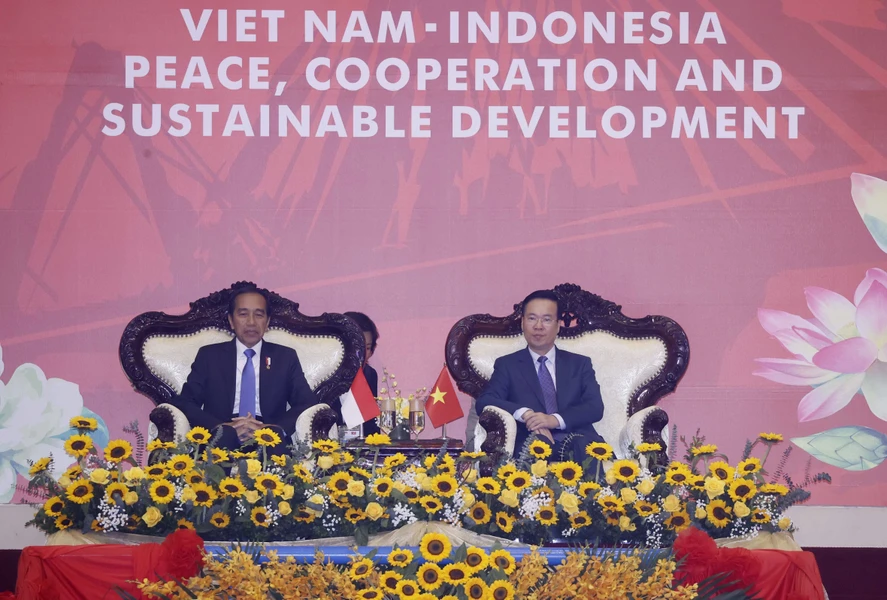 Chủ tịch nước và Tổng thống Indonesia tham dự chương trình biểu diễn võ thuật
