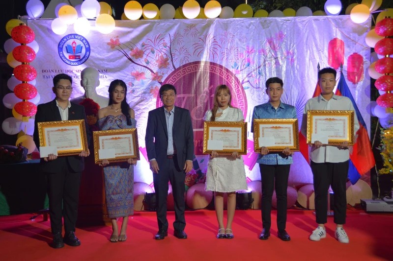 Lưu học sinh Việt Nam tại Campuchia mừng Xuân Giáp Thìn 2024