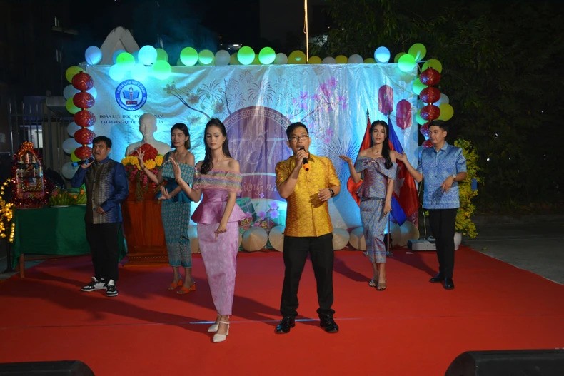Lưu học sinh Việt Nam tại Campuchia mừng Xuân Giáp Thìn 2024