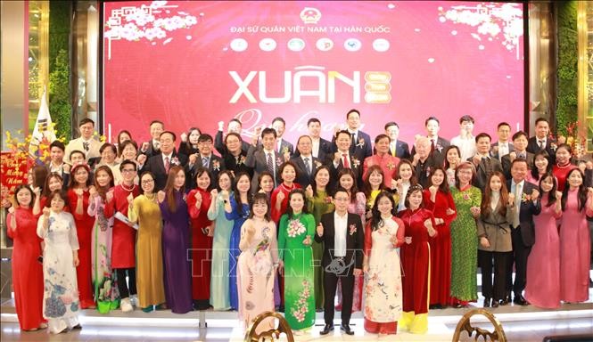 Ấm áp chương trình Xuân Quê hương ở "xứ sở Kim Chi"