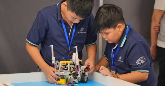 Vinamilk tiếp sức ‘chiến binh nhí’ trên sân chơi Robotacon WRO 2023
