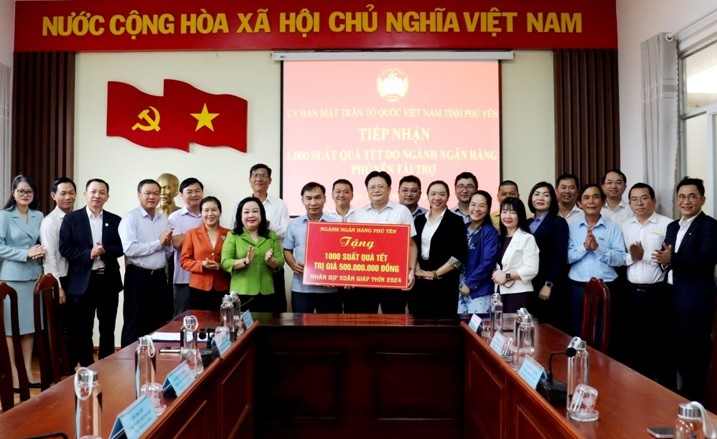 Phú Yên tiếp nhận hỗ trợ xây dựng 100 căn nhà Đại đoàn kết và 2.000 suất quà Tết - Xuân Giáp Thìn