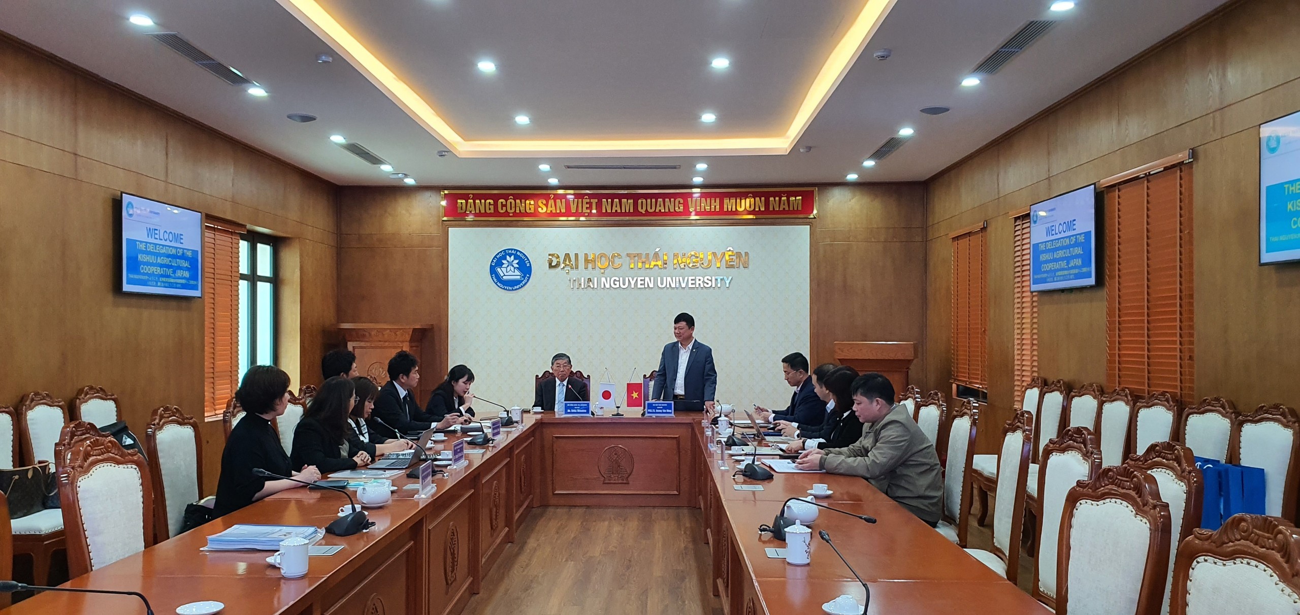 Nghiệp đoàn hợp tác Nông nghiệp Kishuu, Nhật Bản thăm và làm việc tại Đại học Thái Nguyên. (Ảnh: Đại học Thái Nguyên)