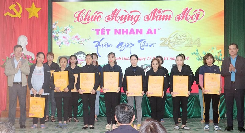 Hơn 107 tỷ đồng đăng ký ủng hộ cho Chương trình “Tết vì người nghèo - Giáp Thìn năm 2024” tại Nghệ An Hơn 107 tỷ đồng đăng ký ủng hộ cho Chương trình “Tết vì người nghèo - Giáp Thìn năm 2024” tại Nghệ An