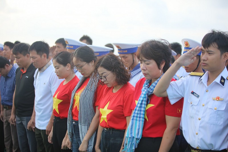 Lễ tưởng niệm 64 chiến sĩ “nằm lại phía chân trời” khi làm nhiệm vụ bảo vệ đảo Gạc Ma Lễ tưởng niệm 64 chiến sĩ “nằm lại phía chân trời” khi làm nhiệm vụ bảo vệ đảo Gạc Ma
