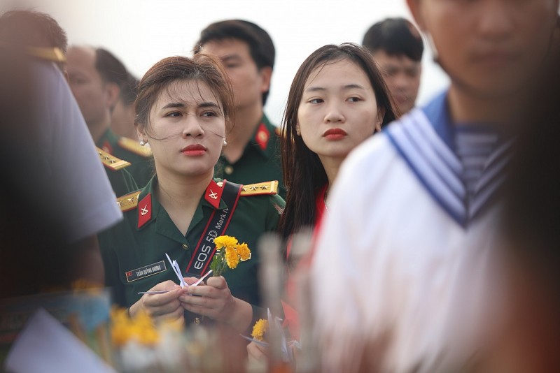 Lễ tưởng niệm 64 chiến sĩ “nằm lại phía chân trời” khi làm nhiệm vụ bảo vệ đảo Gạc Ma Lễ tưởng niệm 64 chiến sĩ “nằm lại phía chân trời” khi làm nhiệm vụ bảo vệ đảo Gạc Ma