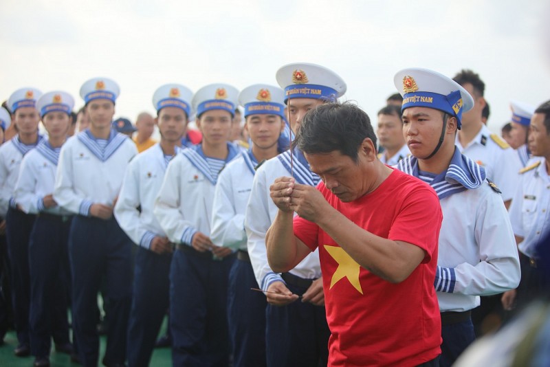 Lễ tưởng niệm 64 chiến sĩ “nằm lại phía chân trời” khi làm nhiệm vụ bảo vệ đảo Gạc Ma Lễ tưởng niệm 64 chiến sĩ “nằm lại phía chân trời” khi làm nhiệm vụ bảo vệ đảo Gạc Ma