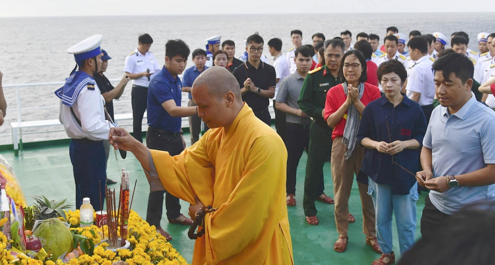 Lễ tưởng niệm 64 chiến sĩ “nằm lại phía chân trời” khi làm nhiệm vụ bảo vệ đảo Gạc Ma Lễ tưởng niệm 64 chiến sĩ “nằm lại phía chân trời” khi làm nhiệm vụ bảo vệ đảo Gạc Ma