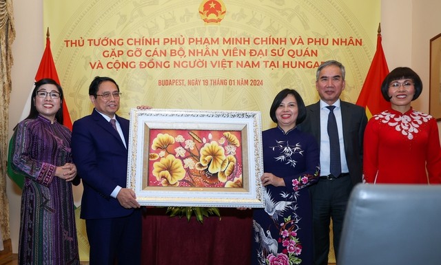 Thúc đẩy phía Hungary sớm công nhận cộng đồng người Việt Nam là dân tộc thiểu số