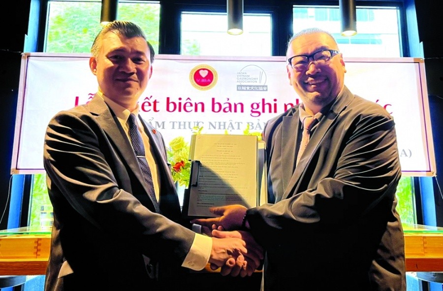 Chuyện về một người Nhật yêu tam giác mạch Việt Nam