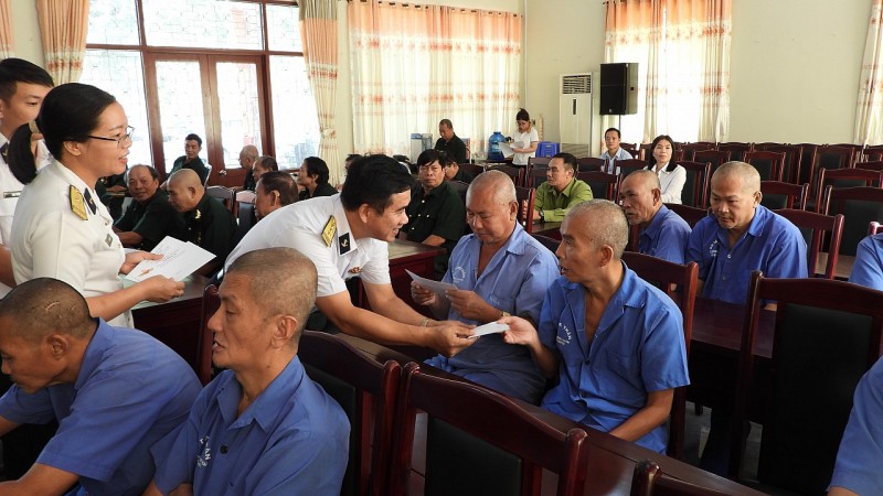 Hải đoàn 129 chúc Tết Trung tâm điều dưỡng thương binh và người có công ở Bà Rịa Vũng Tàu