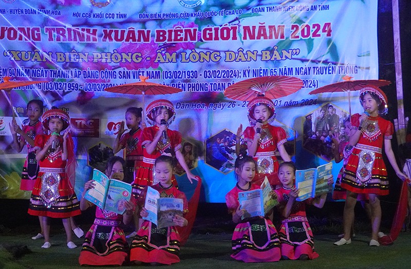 Một tiết mục văn nghệ tại chương trình. Ảnh: Báo Quảng Bình