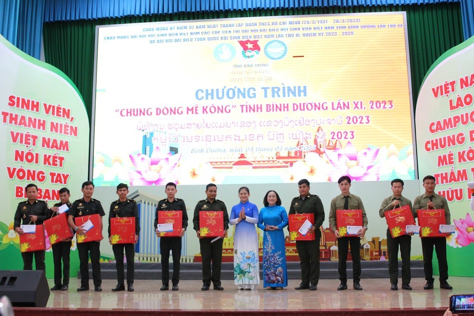 Chung dòng Mekong, thắm tình hữu nghị