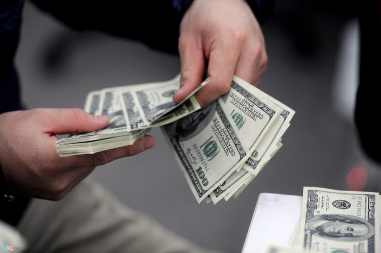 Tỷ giá trung tâm rời mốc 24.000 VND/USD.