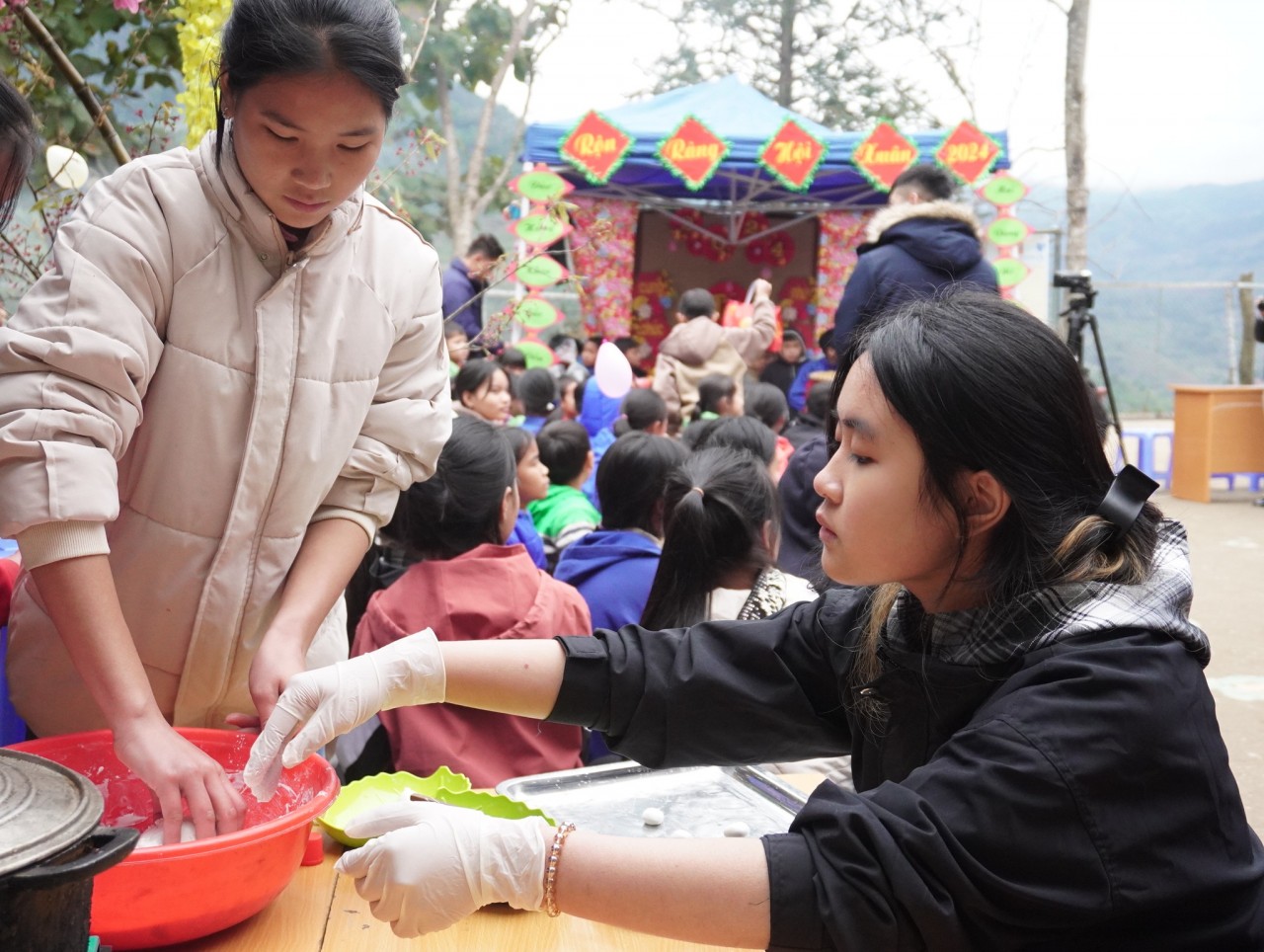 Trẻ em Hà Giang háo hức tìm hiểu Tết cổ tuyền Trẻ em Hà Giang háo hức tìm hiểu Tết cổ truyền