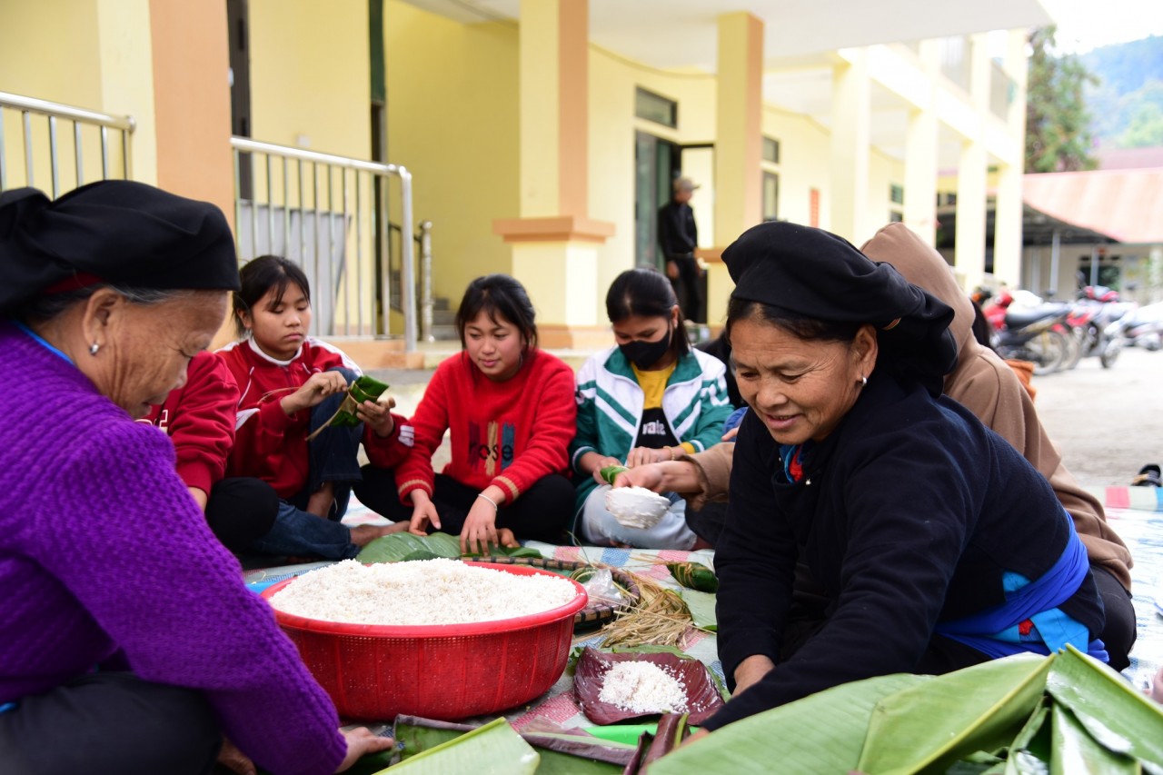 Trẻ em Hà Giang háo hức tìm hiểu Tết cổ tuyền Trẻ em Hà Giang háo hức tìm hiểu Tết cổ truyền