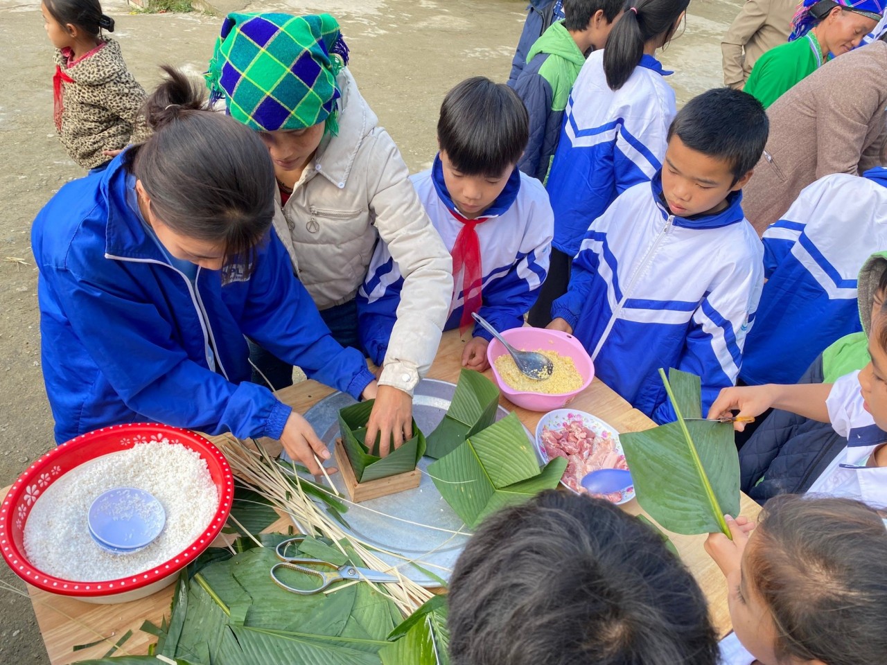 Trẻ em Hà Giang háo hức tìm hiểu Tết cổ tuyền Trẻ em Hà Giang háo hức tìm hiểu Tết cổ truyền