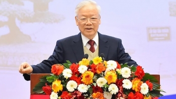 Tự hào và tin tưởng dưới lá cờ vẻ vang của Đảng, quyết tâm xây dựng một nước Việt Nam ngày càng giàu mạnh, văn minh, văn hiến và anh hùng