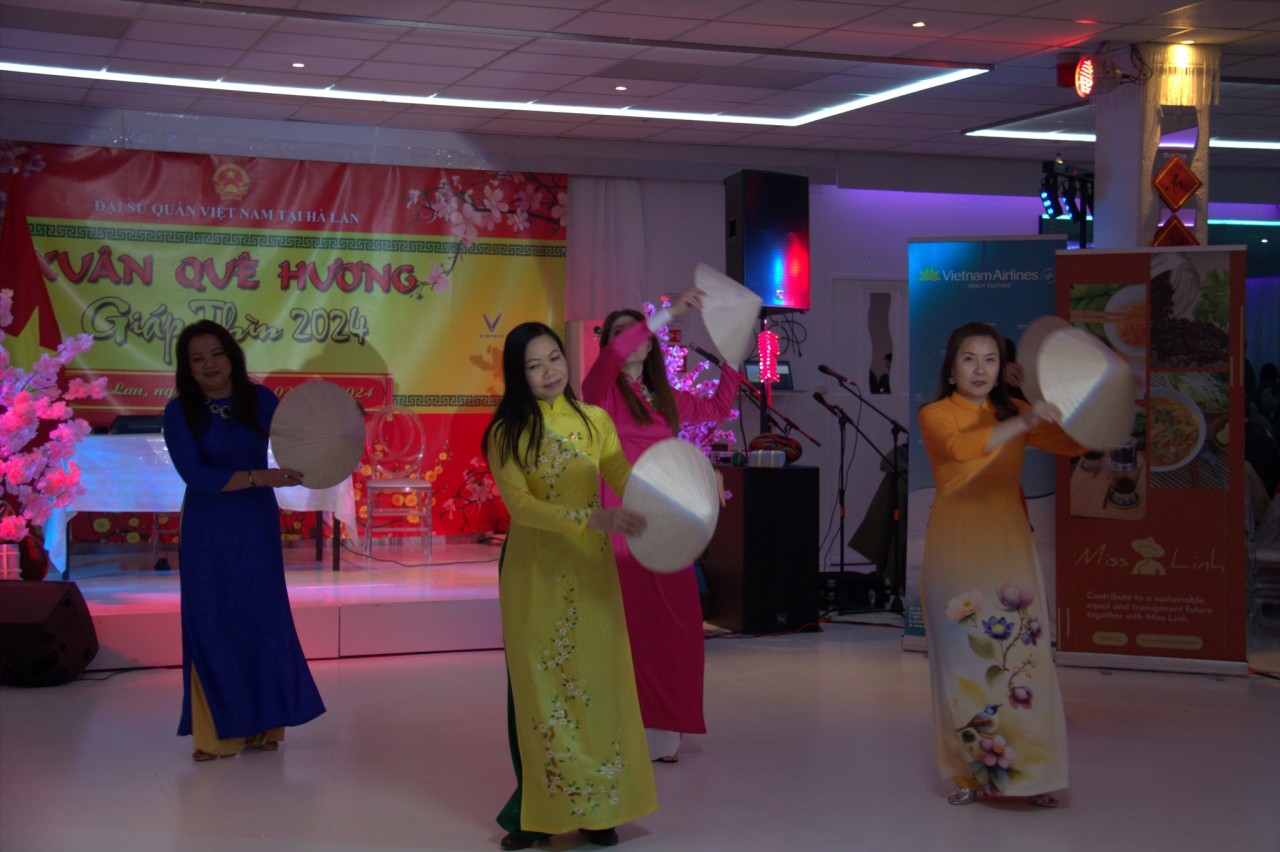 Kiều bào vui Tết Việt tại Hà Lan