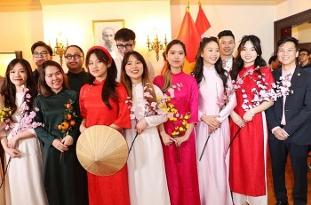 Kiều bào Việt Nam tại 6 nước vui Xuân, giữ gìn văn hóa dân tộc
