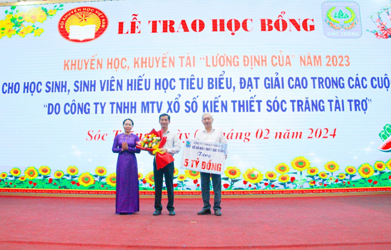 Trao 397 suất học bổng khuyến học, khuyến tài “Lương Định Của” tại Sóc Trăng