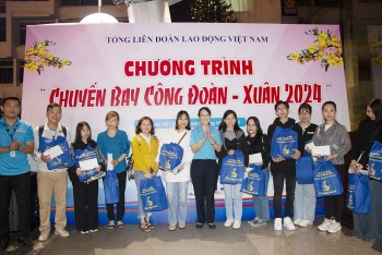 Ấm áp “Chuyến bay Công đoàn Xuân 2024 ” đưa công nhân về quê đón Tết Giáp Thìn
