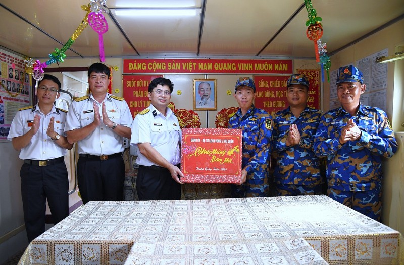 Vui xuân, đón Tết, sẵn sàng chiến đấu cao Vui xuân, đón Tết, sẵn sàng chiến đấu cao