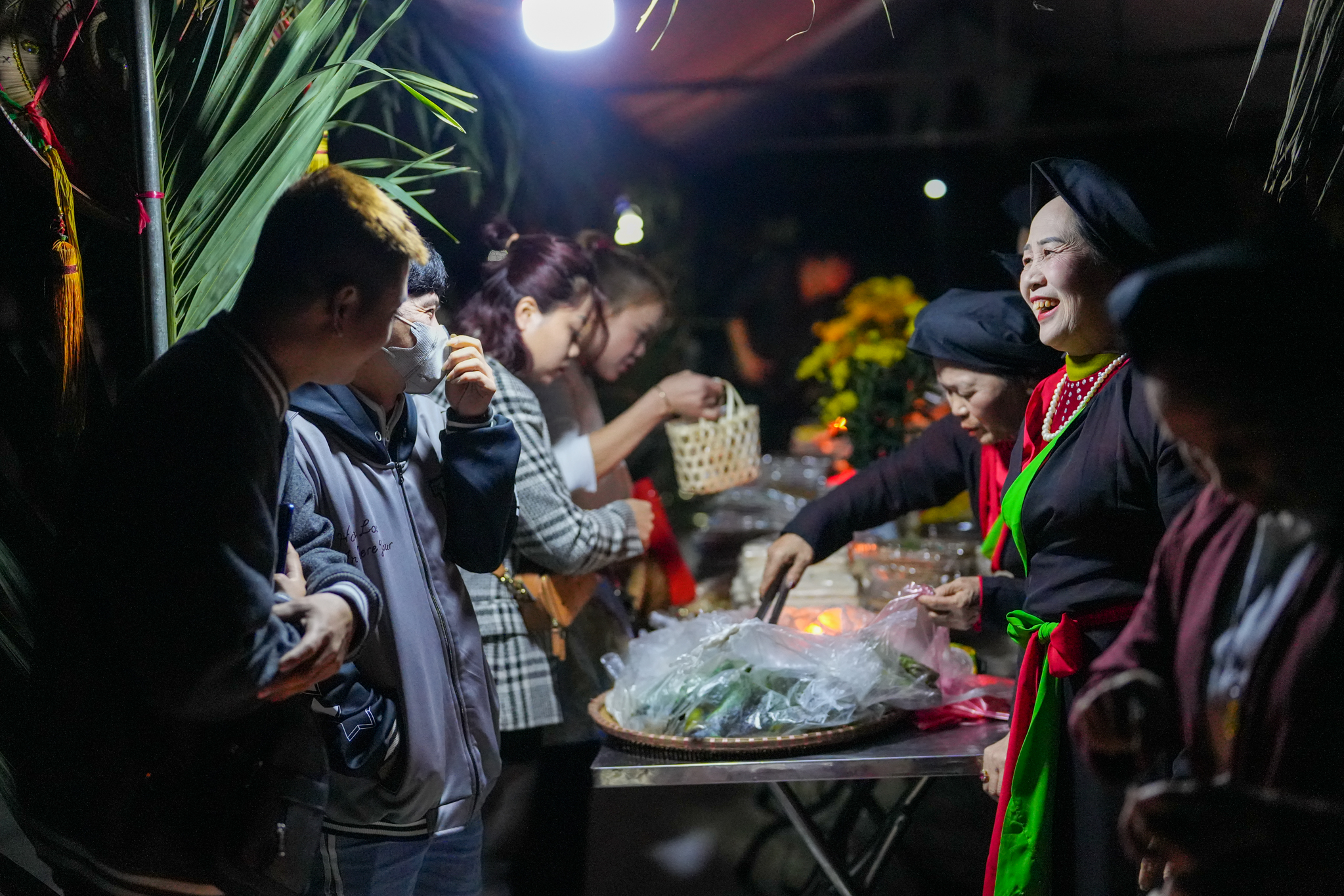 Ảnh: Phiên chợ Âm Dương &amp;quot;mua may, bán rủi&amp;quot; độc đáo nhất đất Bắc, mỗi năm chỉ mở một lần - Ảnh 8.