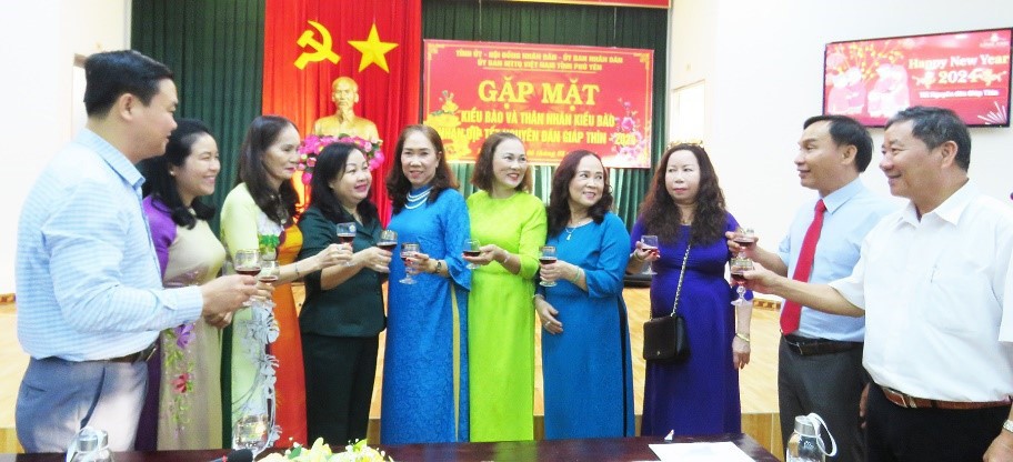 Phú Yên Online - Kiều bào luôn hướng về quê hương