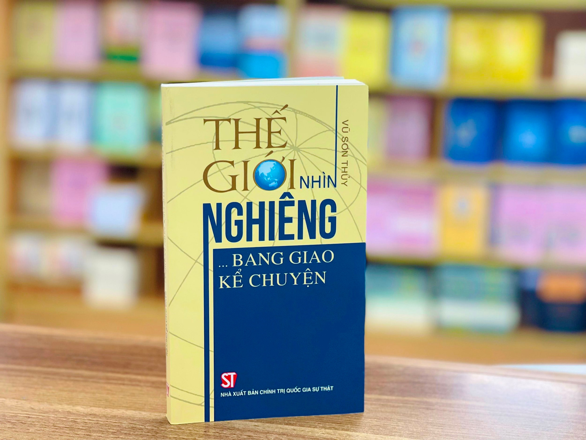 the-gioi-nghieng.jpg