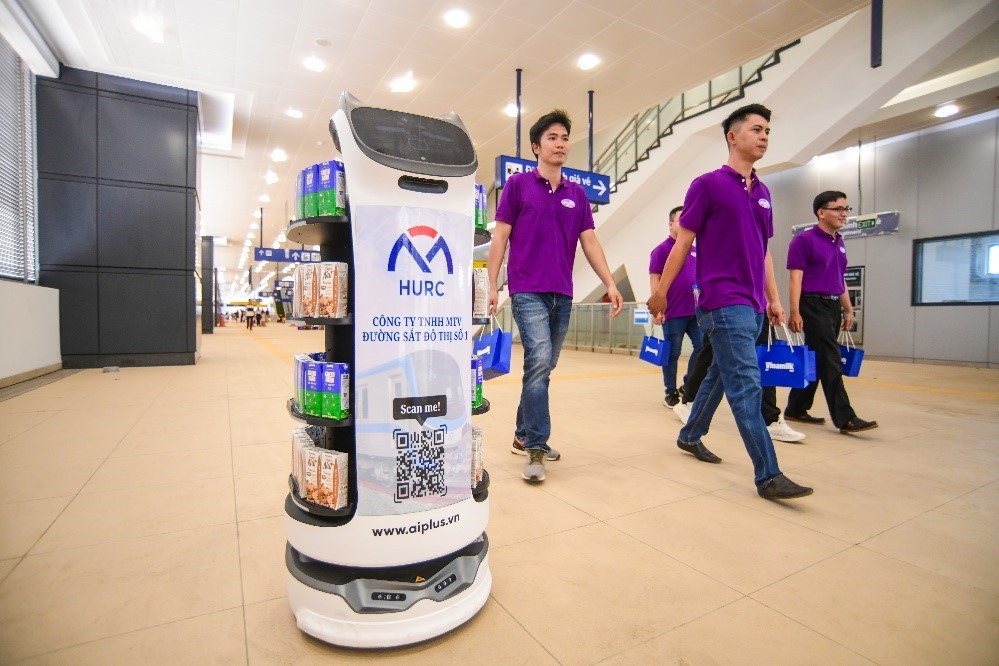 Vinamilk đồng hành cùng kiều bào trải nghiệm tuyến metro Bến Thành - Suối Tiên