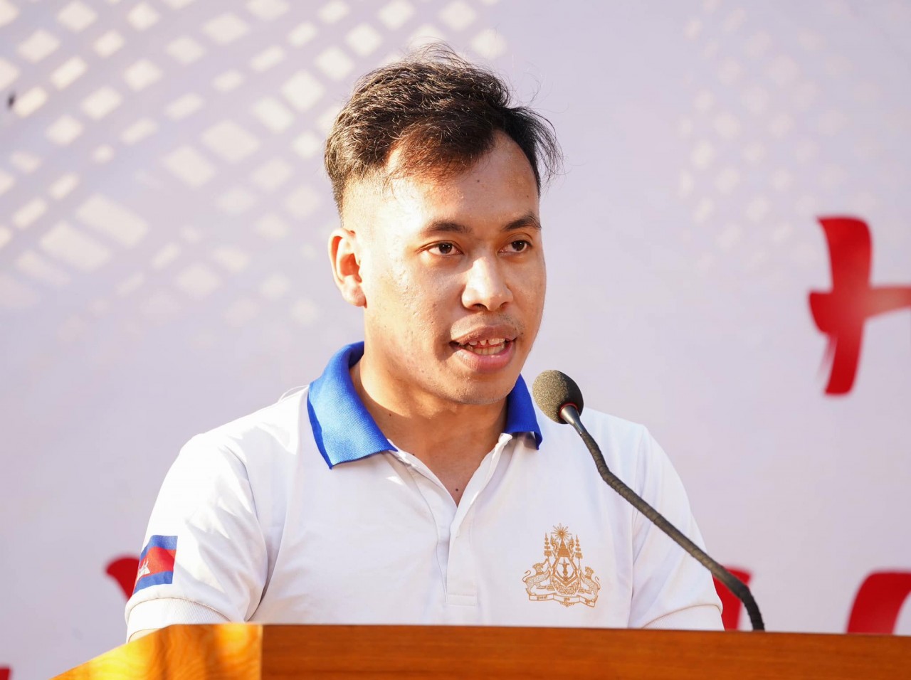 Em Tanh Bun-tơm, sinh viên Campuchia chia sẻ tại buổi lễ. (Ảnh: Ủy ban MTTQ Việt Nam TPHCM)