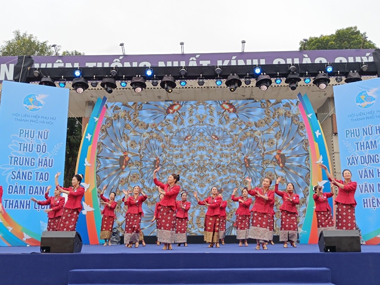 Liên hoan “Vũ điệu hòa bình - hữu nghị”.