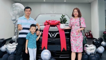 Nữ chủ xe VinFast: Phái nữ ai cũng nên có cho mình một chiếc xe điện!