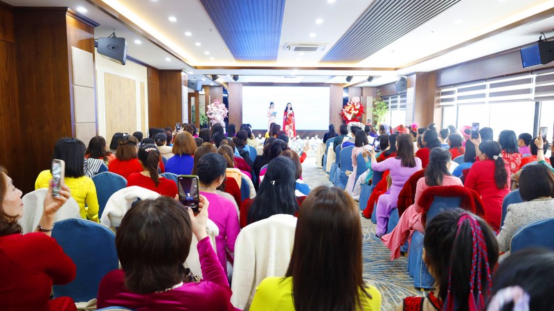 Phụ nữ TP Móng Cái (Việt Nam) và Đông Hưng (Trung Quốc) giao lưu hữu nghị