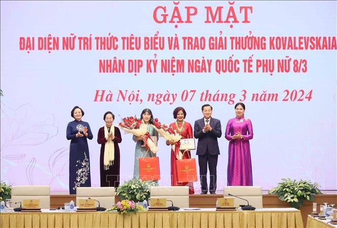 Gặp mặt nữ trí thức tiêu biểu và trao giải thưởng Kovalevskaia năm 2023