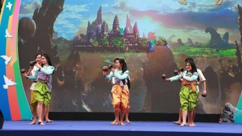 Lưu học sinh Lào, Campuchia ấn tượng với ngày 8/3 tại Việt Nam