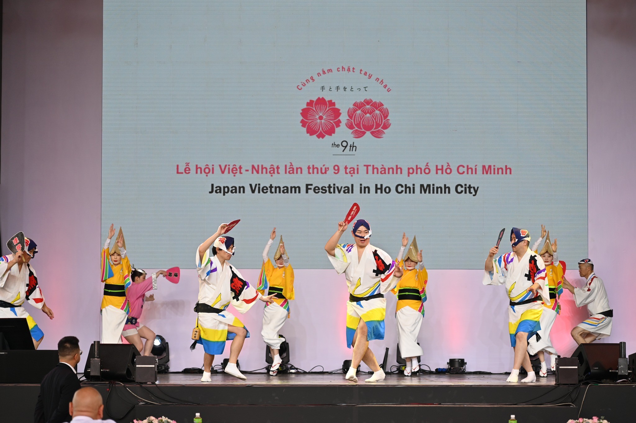 mang đến những trải nghiệm đa màu sắc về đất nước, con người, nghệ thuật ẩm thực cũng như những nét đẹp văn hóa truyền thống của mỗi nước. mang đến những trải nghiệm đa màu sắc về đất nước, con người, nghệ thuật ẩm thực cũng như những nét đẹp văn hóa truyền thống của mỗi nước.