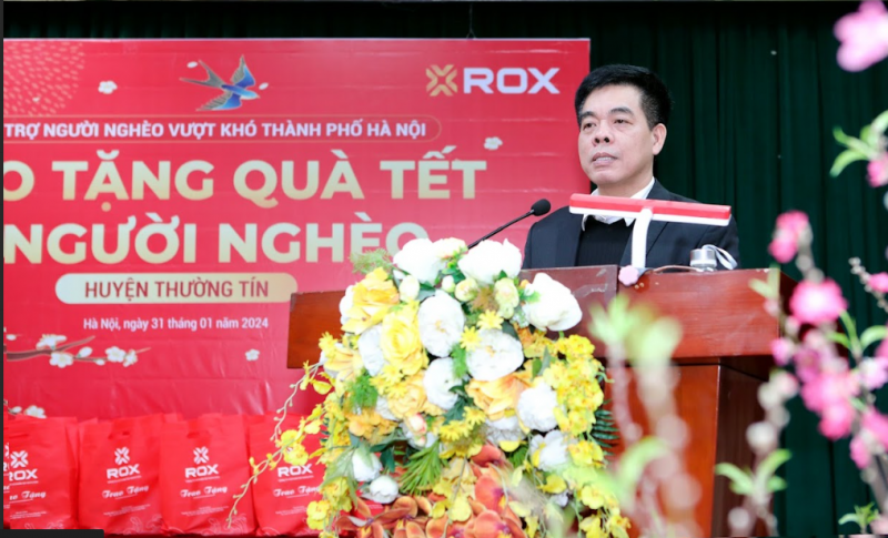 Những món quà nhỏ nhưng mang theo sự quan tâm, hướng đến những người còn có nhiều khó khăn giúp họ có thêm niềm tin vào cuộc sống (Ảnh: ROX Group)