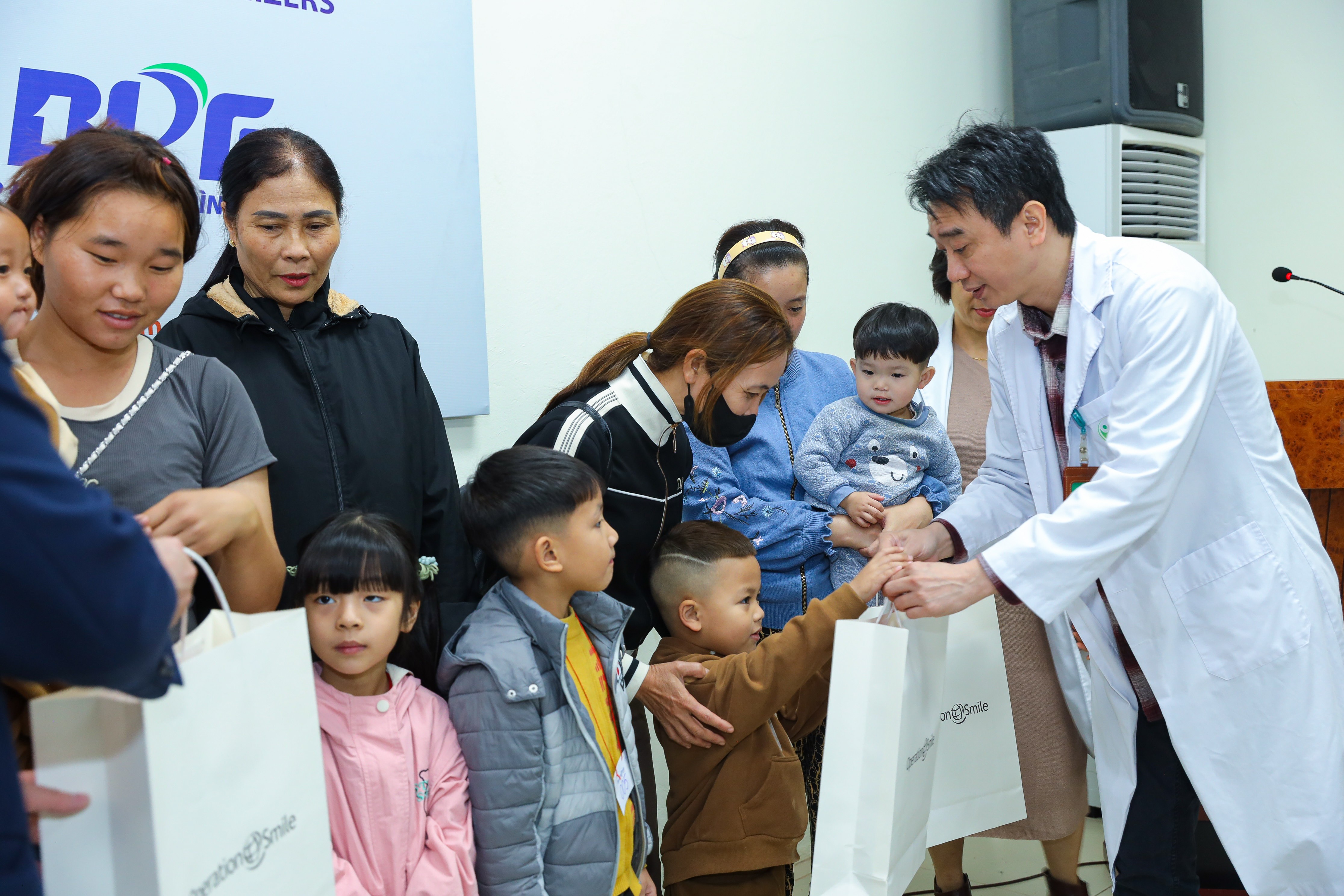Operation Smile cùng em tìm lại nụ cười