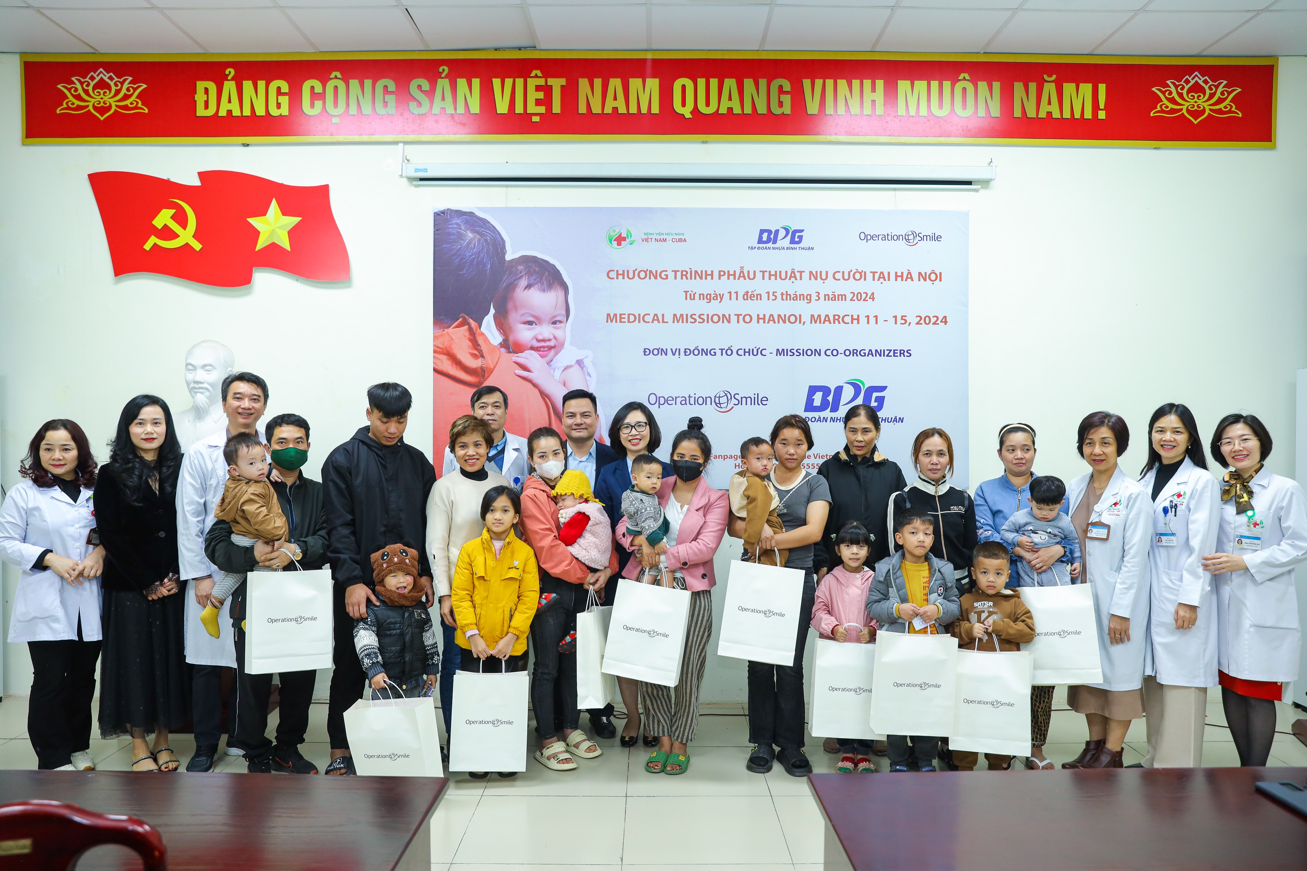Operation Smile cùng em tìm lại nụ cười