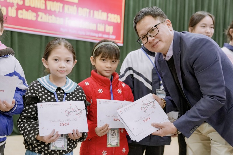Zhi Shan Foundation trao gần 3 tỷ đồng học bổng cho học sinh, sinh viên có hoàn cảnh khó khăn