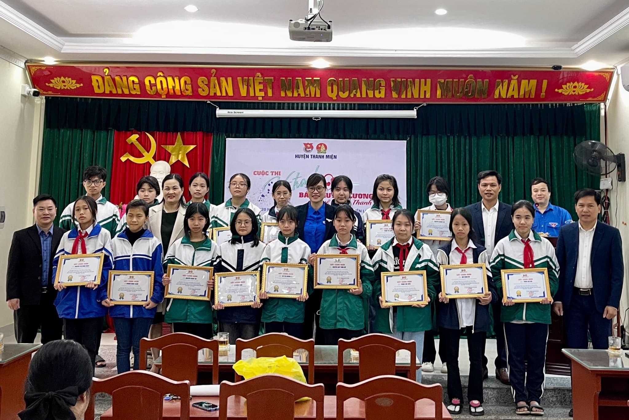 Học sinh Hải Dương thi vẽ tranh về cố Phó Chủ tịch nước Nguyễn Lương Bằng Học sinh Hải Dương thi vẽ tranh về cố Phó Chủ tịch nước Nguyễn Lương Bằng
