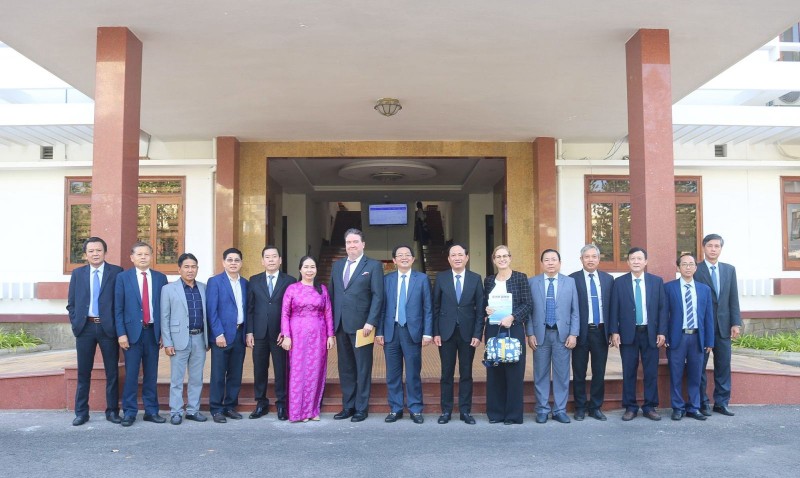 Đại sứ Marc Knapper ủng hộ việc Bình Định ký kết hợp tác hữu nghị với các địa phương của Hoa Kỳ