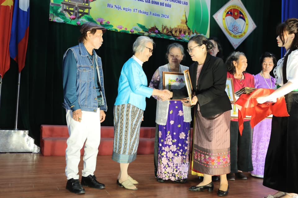 91 lưu học sinh Lào Trường Hữu nghị 80 có thêm gia đình thứ hai ở Việt Nam