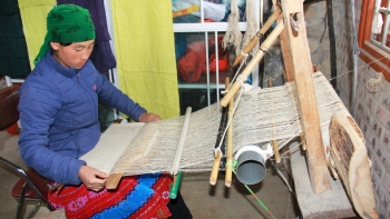 Hợp tác xã Lanh Trắng cùng phụ nữ Sà Phìn "dệt" cuộc sống ấm no