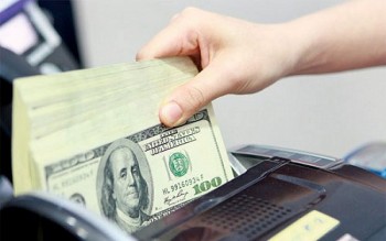 Đồng USD bất ngờ vụt tăng, vàng đảo chiều giảm sốc